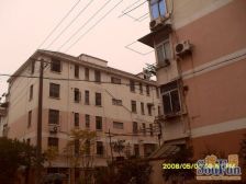 此房位置好,中间楼层,采光好,两房,诚意出售