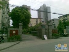 电梯房西边套,小区环境好,近商业