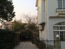 欧式【独栋别墅】享私家花园400平,带挑高客厅!