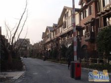 急售!位置好!背靠大山!看房随时!大户型大阁楼!!