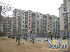 电梯 复式小区中间花园位置 靠万达 近地铁