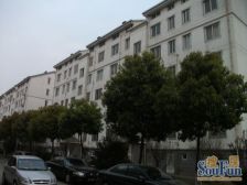 玉盘家园小区四楼带阁楼带大小车库