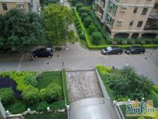 兴业新村大四房,东向。东西对流,看花园,视野开阔