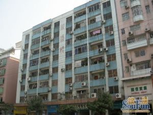 带装修3房有套间 带阳台采光好 有杂物间 小区管理