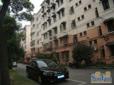 中间楼层,精装一房,小区中间位置,可拎包入住格局好