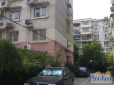 中间楼层,单价低,户型方正,双卧朝南,客厅大。