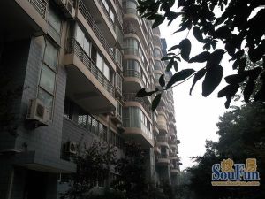东较场街25号1室1厅东