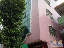 东二国有房,可入车,近大街,4层半高,证满五年