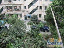 满五年,税费低,精装修,可直接拎包入住。