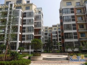 班马湖旁,正地铁口,丽景华庭3期,次新小区。