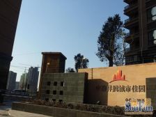 地铁口、精装修收拾可住、诚意出售