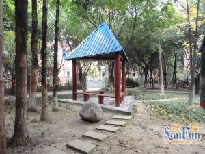华阳滨河花园3室1厅东南