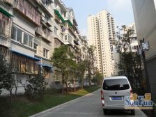 人和花园 精装电梯四房,诚心出售