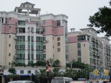 地段好,交通便利,精装四房二卫