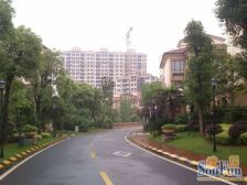 佳兆业东区装修顶楼,看房方便,业主诚心出售。