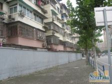 地铁80米,高区电梯全明二房,厨卫朝北,生活气息足!