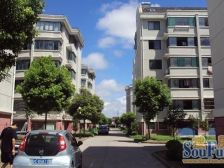 此房户型手续齐全,格局好,采光好,无遮挡,出行方便