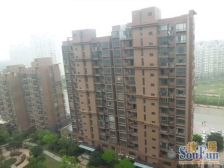 此房为南北通风户型,视野开阔,小区位置佳