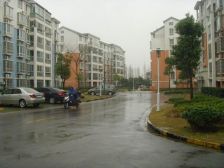 诚意出售南北通大四房两卫,一梯一户,带阁楼和露台