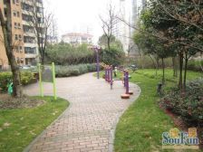 主卧朝南,客厅带阳台,近地铁,小区中心位置,现代风格,价格好谈,采光充足