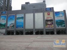 地理位置是处在金洲的繁华地段,出门有公交,交通便利