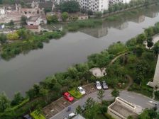 一梯两户小两房,低总价诚心出售,有院子