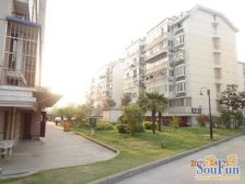 此房采光好实用3房、满五唯一,位置好、有南车库27平