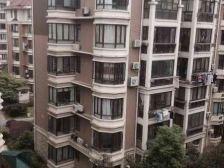 金沙逸都 南北通透,采光好 装修好,环镜优美 中间楼层