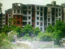 豪装满2年,有车库有阳光房保姆房,诚意售,价可以谈