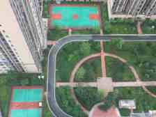 中梁山轻轨站200米 正规大3房 户型方正 全中庭 急售!