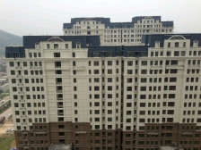 三面环山,精装修,中间楼层,环境优美