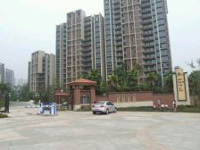 汽博中心 保利高尔夫公馆四房280万