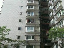 杨家坪步行街旁 大两房 出行方便