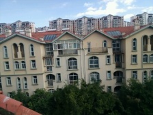 此房是五室两厅一次三卫的退台洋房