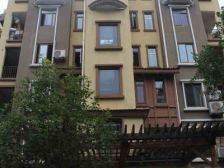 背靠南山,风景怡人,一梯两户通透洋房,带露台