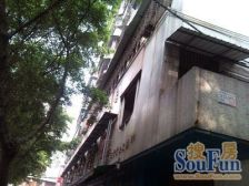 加装电梯有大平台单独使用,精装三房二厅二卫。