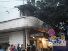 房子是楼梯房正规大五房带上下两个露台花园,