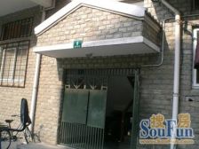 房子带阁楼,带储藏室,房东自住装修。