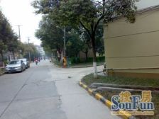 近3号线,三房全明户型,非顶楼,看房方便。