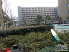 全新精装修,带墙暖,户型正气南北,带70平花园 有产权车位