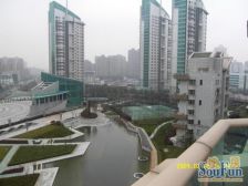 房屋四开间朝南,3+1大户型,户型方正,此房满五。