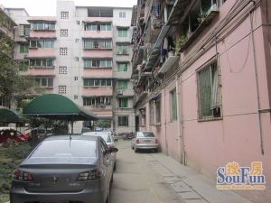 皇城小区3室1厅东南