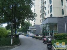 房东装修花了50万,送100平米大露台,看房随时方便