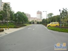 采光充足,小区中心位置,得房率高,主卧朝南