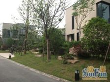 纯别墅小区,边套大花园位置好,品相高