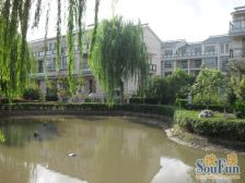 奉贤 四合加苑别墅 5室2厅 218.10㎡ 388万