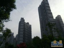 万达华府御园 南北通透,采光好 装修好,环镜优美 近地铁 周边匹套完善,,出行方便