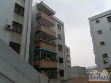 楼梯三楼朝南,光线好,过五唯一不欠款,诚心出售