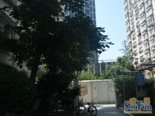 高区朝南大一室户,低单价低总价,视野采光极,佳,看房方便。