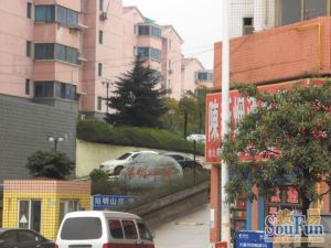 6号线地铁口,商场旁,拎包入住房源